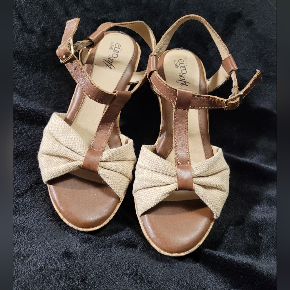 ✨️3/$25✨️ Women's Tan and Brown Wedge-like Platform Sandals